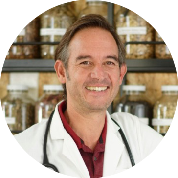 Dr. Carlos Alvear L.